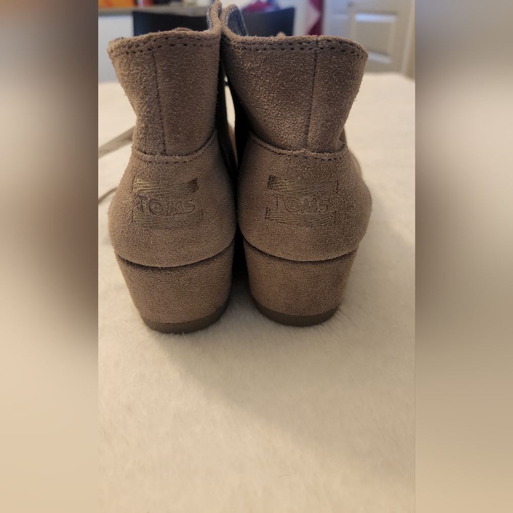 Toms